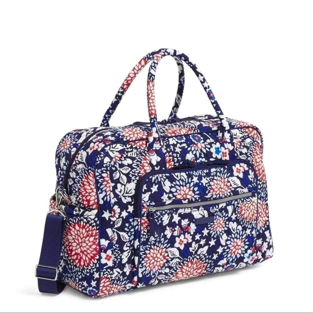 ✨ NWT Vera Bradley Weekender Floral Red & White Blossoms - Picture 2 of 7